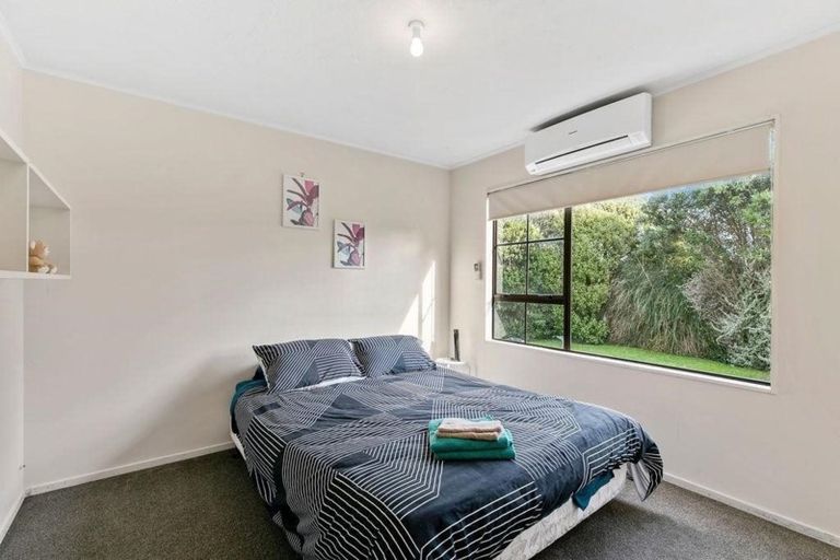 Photo of property in 32 Dominica Crescent, Grenada Village, Wellington, 6037