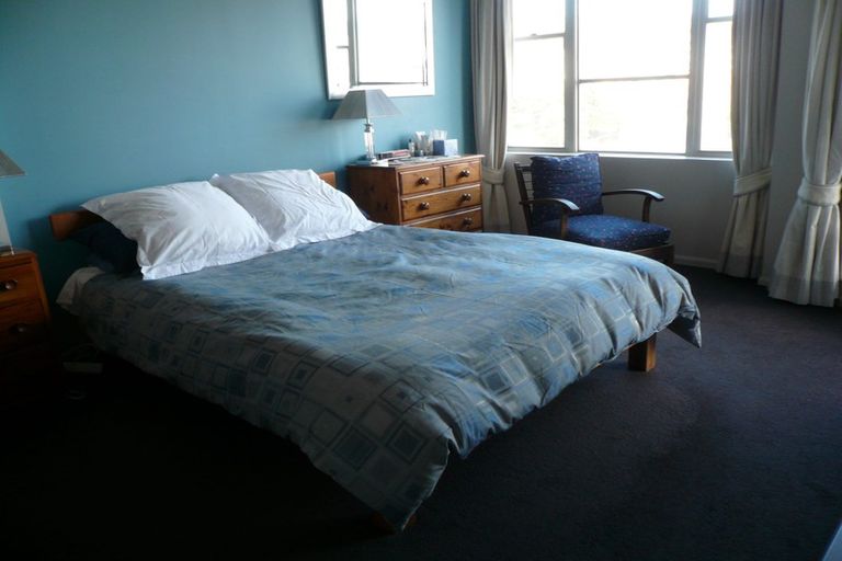 Photo of property in Grandstand Apartments, 8/80 Kent Terrace, Mount Victoria, Wellington, 6011