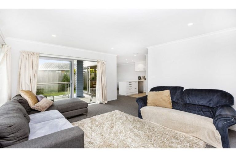 Photo of property in 1/11 Crosher Place, Silverdale, Hamilton, 3216