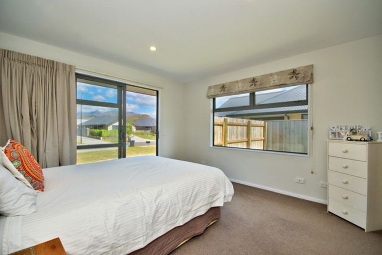 Photo of property in 1 Cone Peak Close, Lake Hayes, Queenstown, 9304