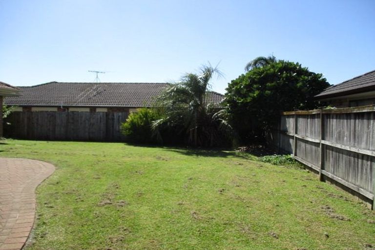 Photo of property in 12 Ballydonegan Rise, East Tamaki, Auckland, 2013