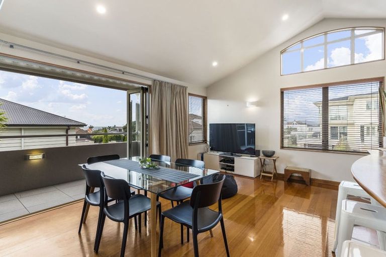 Photo of property in 1/94 Kitchener Road, Milford, Auckland, 0620