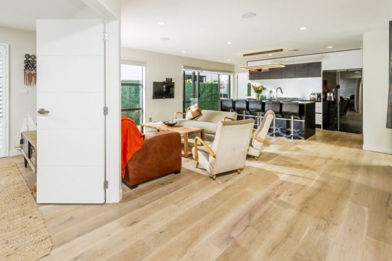 Photo of property in 6 Turutu Place, Long Bay, Auckland, 0630