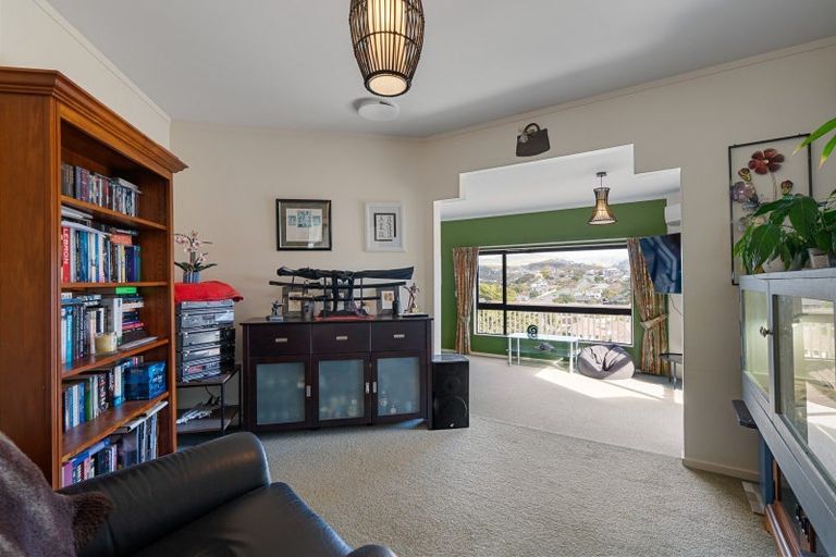 Photo of property in 60 Molyneux Close, Whitby, Porirua, 5024