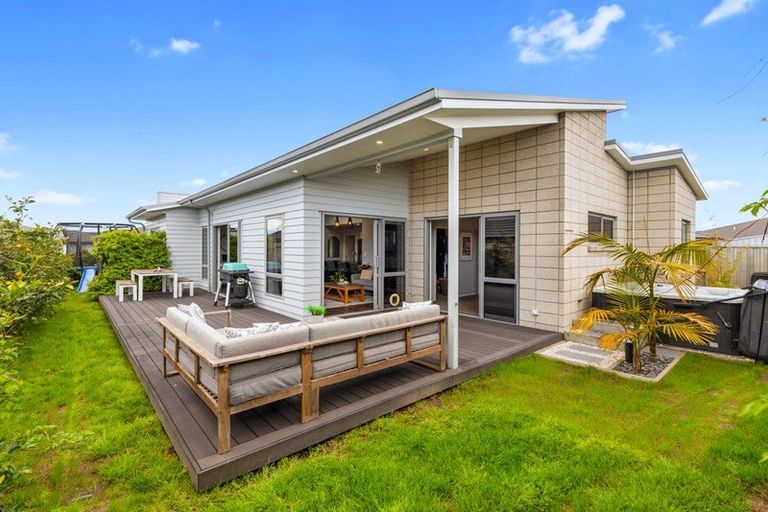 Photo of property in 27 Te Kio Crescent, Papamoa Beach, Papamoa, 3118
