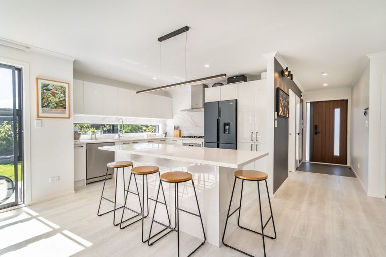 Photo of property in 6 Mcmillan Lane, Wallaceville, Upper Hutt, 5018