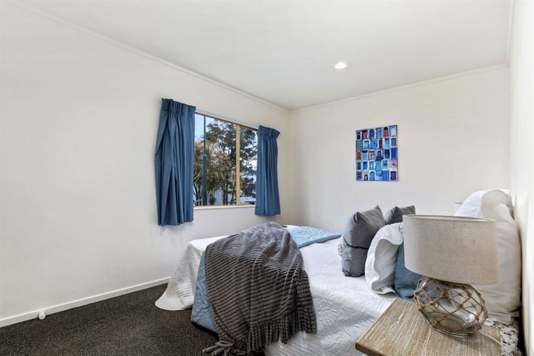 Photo of property in 7 Lockington Avenue, Henderson, Auckland, 0612