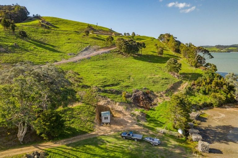 Photo of property in 114a Ranui Road, Karetu, 0283