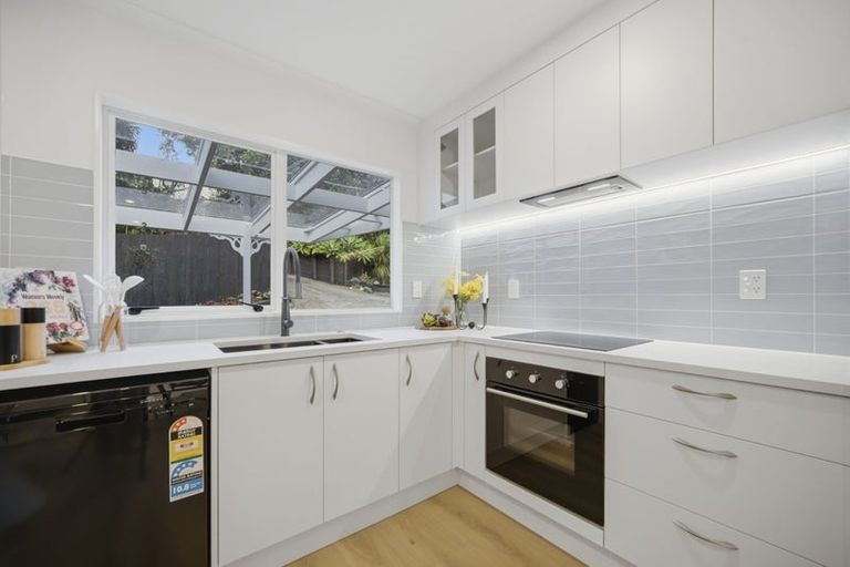 Photo of property in 2/26 Anne Mclean Drive, Bayview, Auckland, 0629