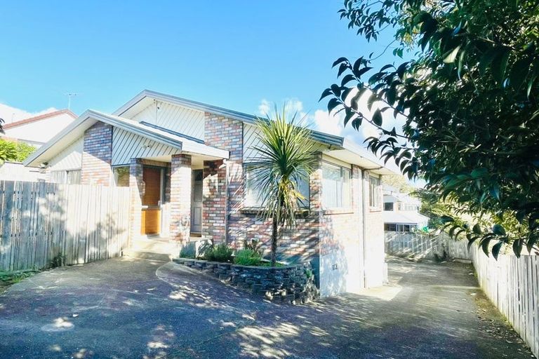 Photo of property in 1 Evelyn Road, Cockle Bay, Auckland, 2014