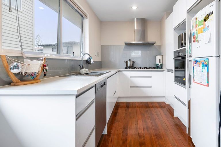 Photo of property in 27 Normanton Street, Glenfield, Auckland, 0629