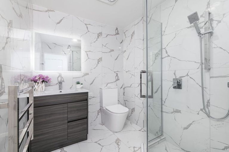 Photo of property in 23b Crystal Avenue, Glendene, Auckland, 0602