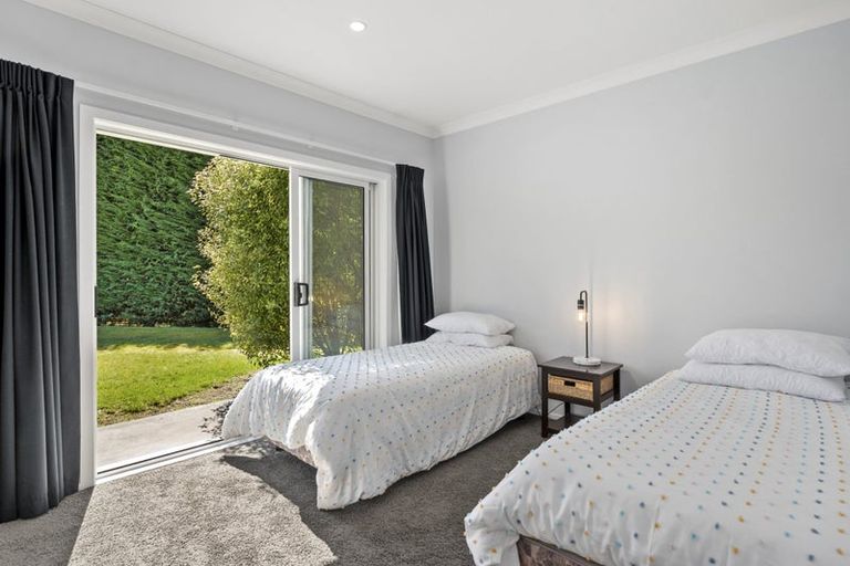 Photo of property in 15 Maple Grove, Acacia Bay, Taupo, 3385