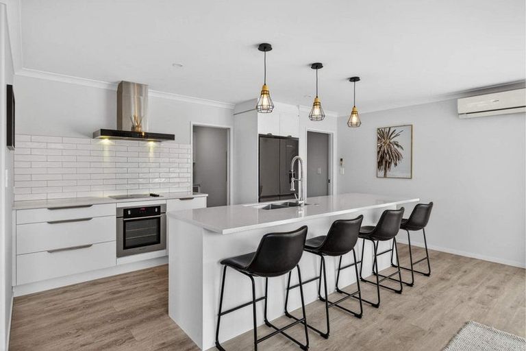 Photo of property in 33 Te Kio Crescent, Papamoa Beach, Papamoa, 3118