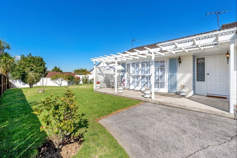 Photo of property in 5 Rene Place, Sunnyhills, Auckland, 2010