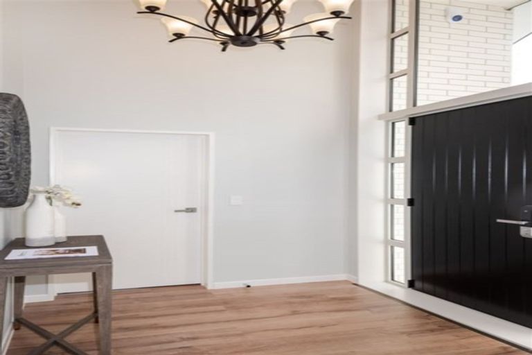 Photo of property in 17 Boocock Crescent, Orewa, 0931