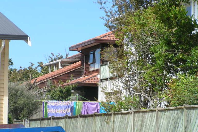 Photo of property in 2/11 Park Avenue, Northcote, Auckland, 0626