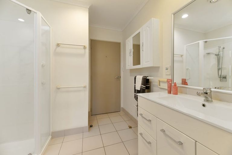 Photo of property in Waimanu Bay Village, 32/1 Piriti Drive, Te Atatu Peninsula, Auckland, 0610