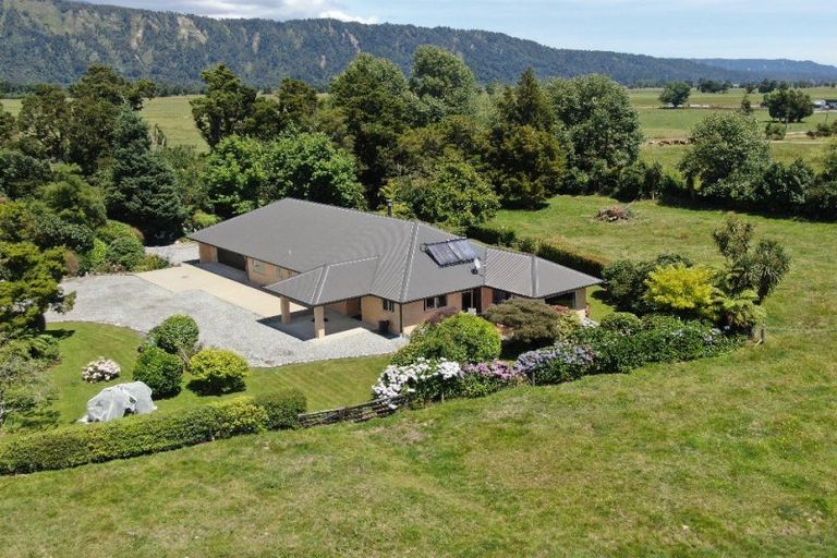 Photo of property in 22 Petersen Road, Harihari, 7884