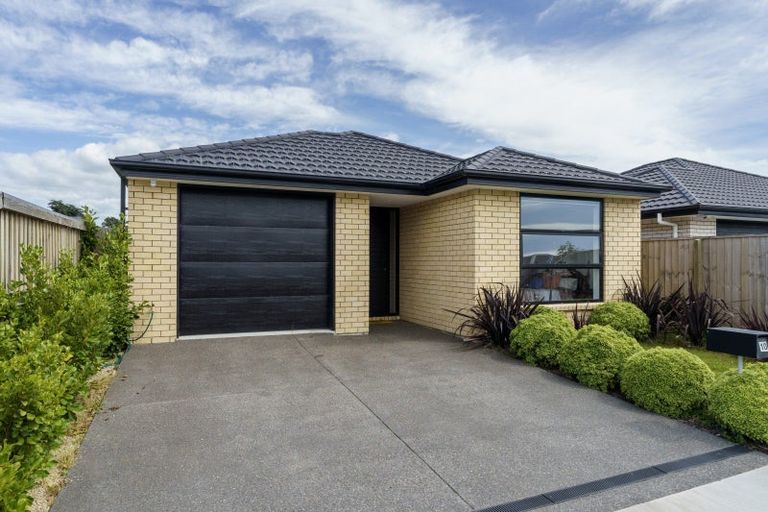 Photo of property in 10 Tara Crescent, Woodend, 7610