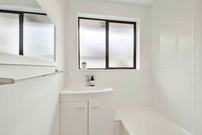 Photo of property in 2/21 Dunedin Street, Redwood, Christchurch, 8051