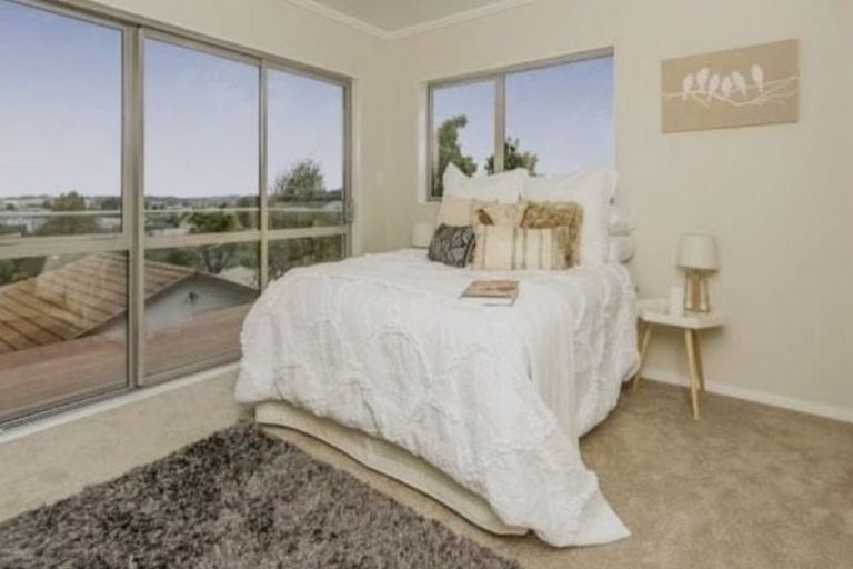 Photo of property in 436a East Coast Road, Windsor Park, Auckland, 0630