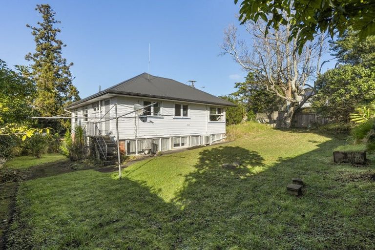 Photo of property in 92 Stottholm Road, Titirangi, Auckland, 0604