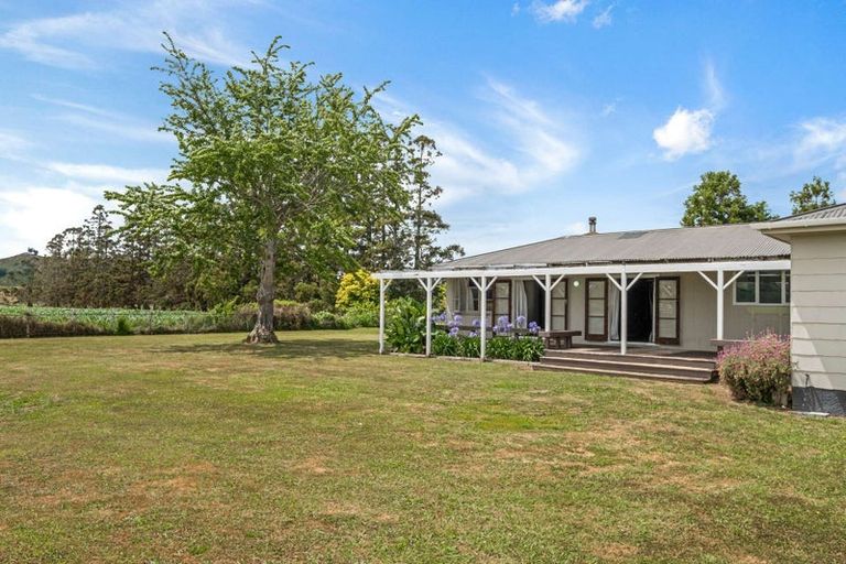Photo of property in 560 Waiapu Road, Tolaga Bay, 4077