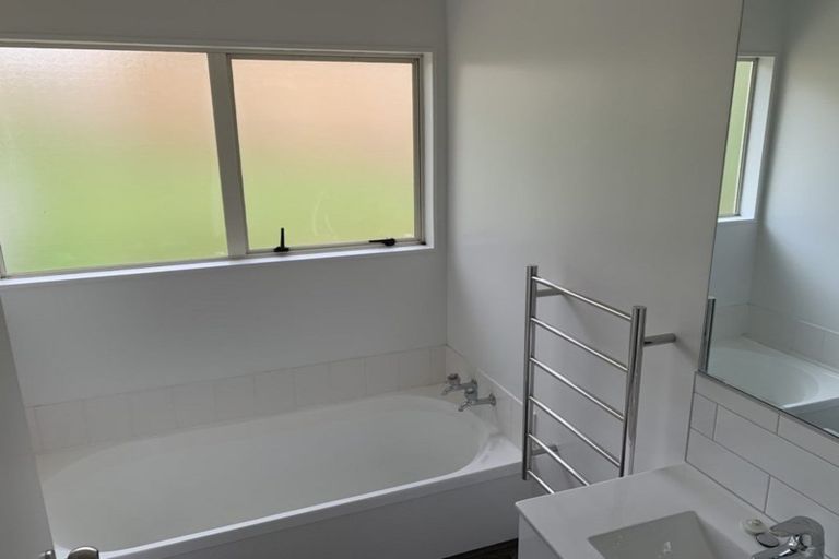 Photo of property in 12 Broadfield Street, Massey, Auckland, 0614