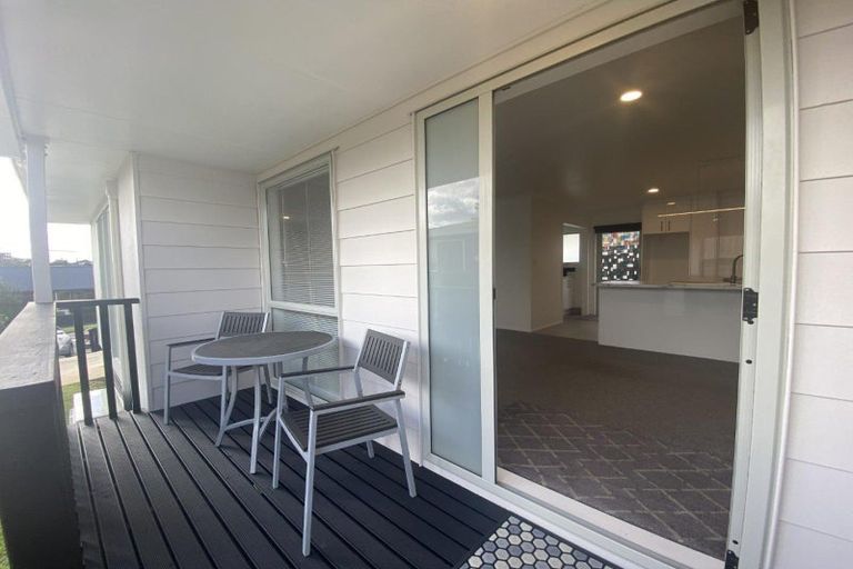 Photo of property in 30 Bay Street, Red Beach, 0932