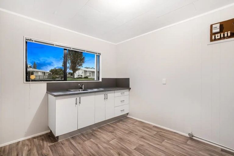 Photo of property in 5 Rondorlyn Place, Manurewa, Auckland, 2102