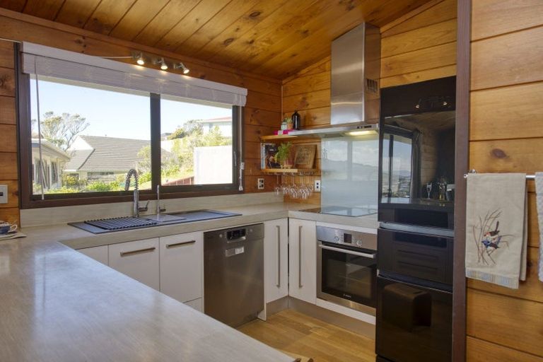 Photo of property in 17 Rice Crescent, Newlands, Wellington, 6037