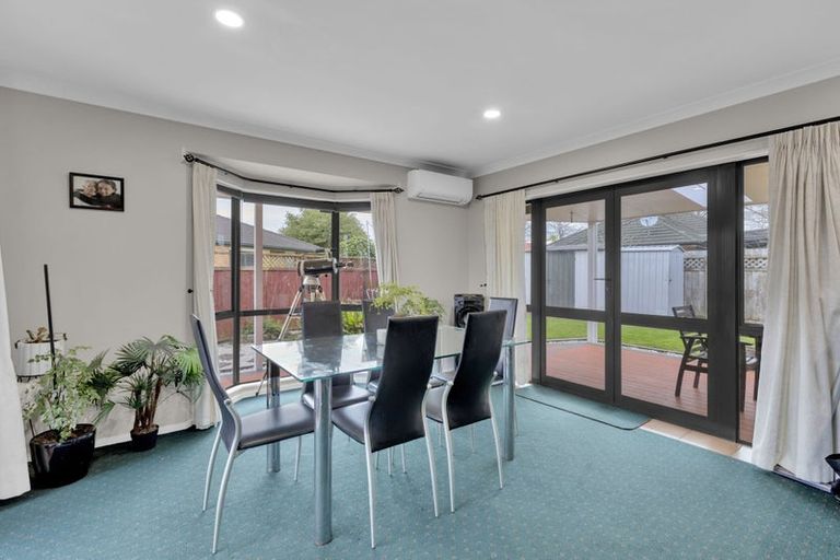 Photo of property in 6 Fencourt Place, Rototuna North, Hamilton, 3210