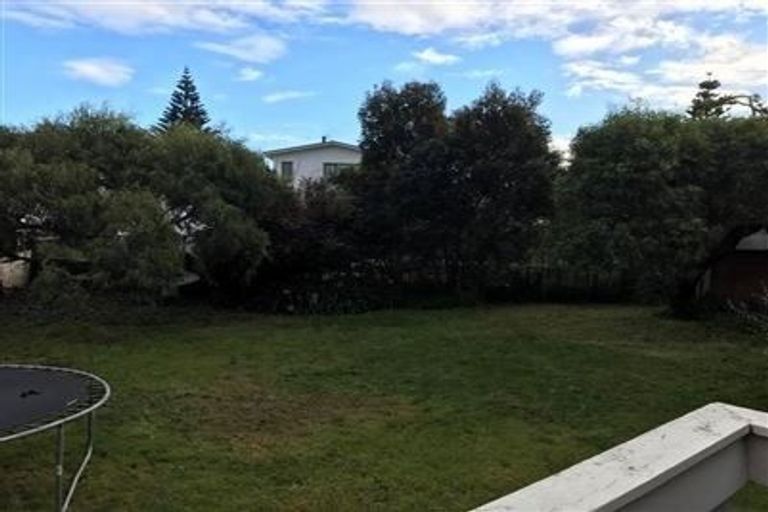 Photo of property in 3 Titoki Road, Waikanae Beach, Waikanae, 5036