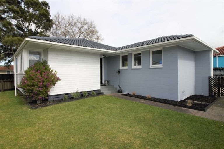 Photo of property in 16 Matai Street, Waiuku, 2123