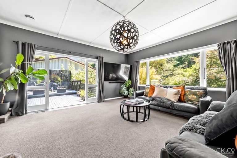 Photo of property in 74 Elmslie Road, Pinehaven, Upper Hutt, 5019