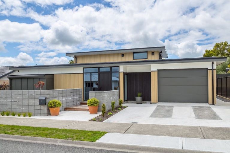 Photo of property in 31 Tarata Grove, Lansdowne, Masterton, 5810