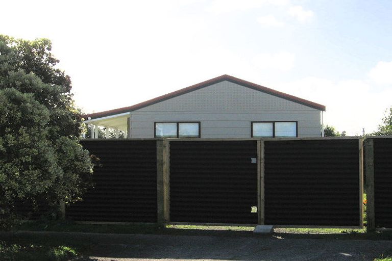 Photo of property in 11 Whitmore Grove, Waikanae Beach, Waikanae, 5036