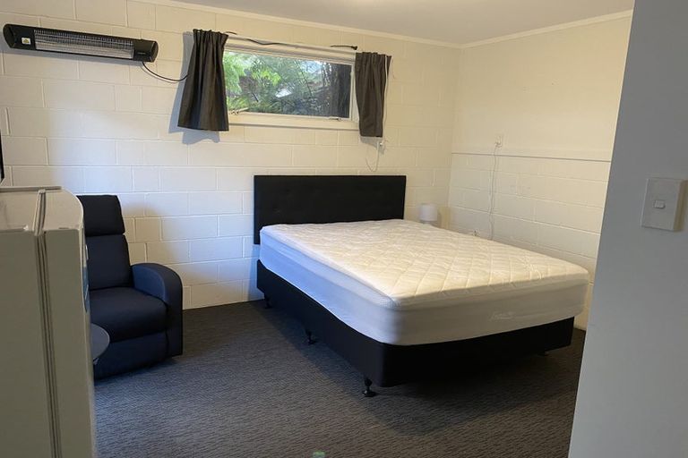 Photo of property in 72 Christian Road, Swanson, Auckland, 0614