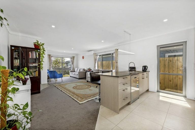 Photo of property in 13 Kapowai Boulevard, Takanini, 2112