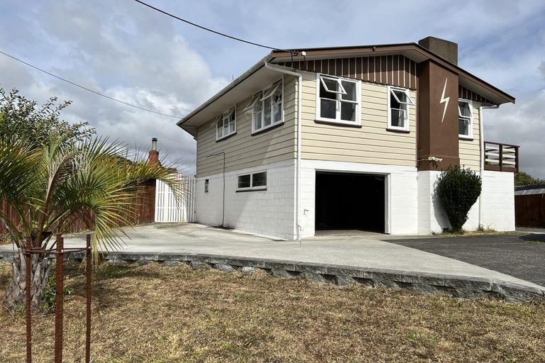 Photo of property in 40 Longburn Road, Henderson, Auckland, 0610