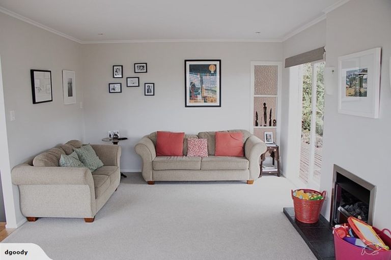 Photo of property in 58 Fowler Street, Northcote, Auckland, 0627