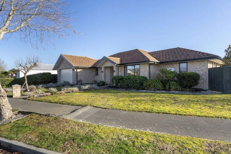 Photo of property in 20 Pohutukawa Crescent, Parklands, Christchurch, 8083