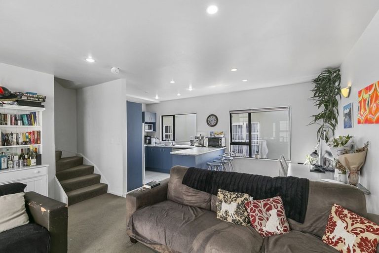 Photo of property in 2/142 Ghuznee Street, Te Aro, Wellington, 6011