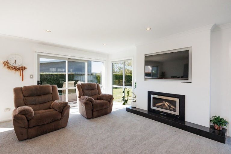 Photo of property in 1 Silicon Way, Fitzherbert, Palmerston North, 4410