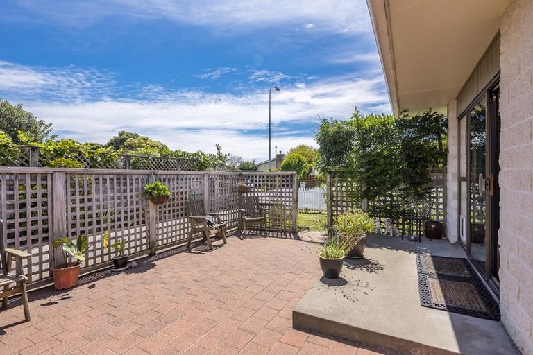 Photo of property in 6 Tawa Street, Waikanae, 5036
