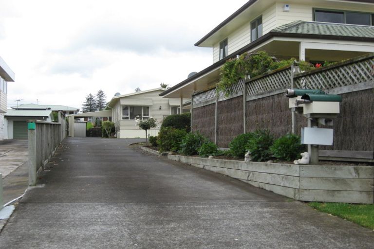 Photo of property in 1/38 Kiwi Esplanade, Mangere Bridge, Auckland, 2022