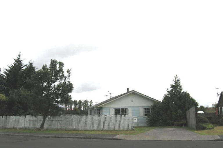 Photo of property in 35 Barbados Drive, Unsworth Heights, Auckland, 0632