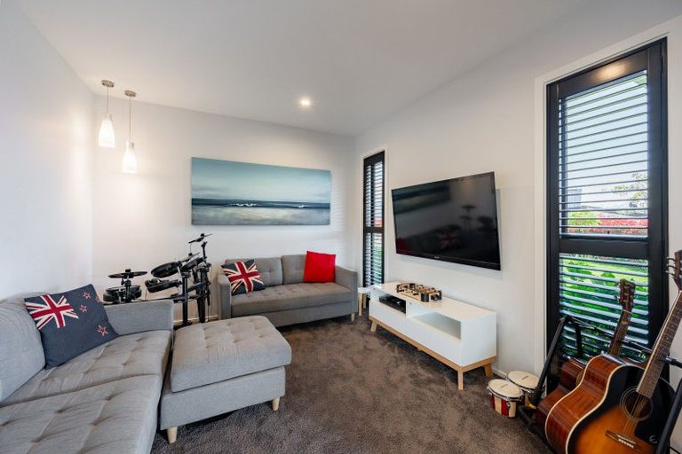 Photo of property in 13 Kotare Drive, Wanaka, 9305