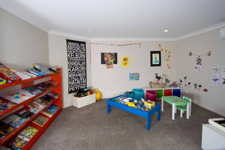 Photo of property in 160 Woodman Drive, Tawa, Wellington, 5028